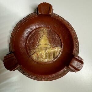 Vintage MCM U.S. Capitol Relief Ashtray Souvenir Washington DC Felt Base 1945-65